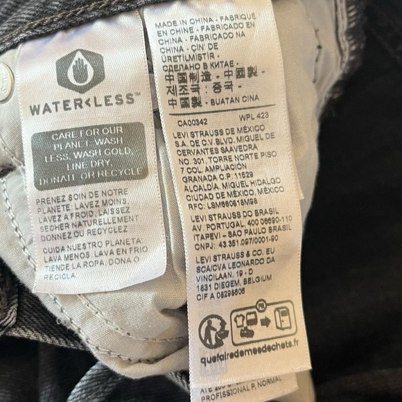 Levi's Premiums Washed Black Denim Wedgie Straight Jeans size 26 Distressed Hole - Picture 16 of 16